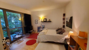 Une chambre à Paris 20eme avec un petit jardin